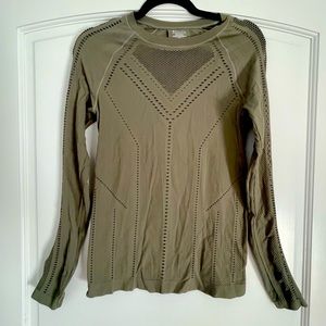 Women’s Athleta Work out long sleeve